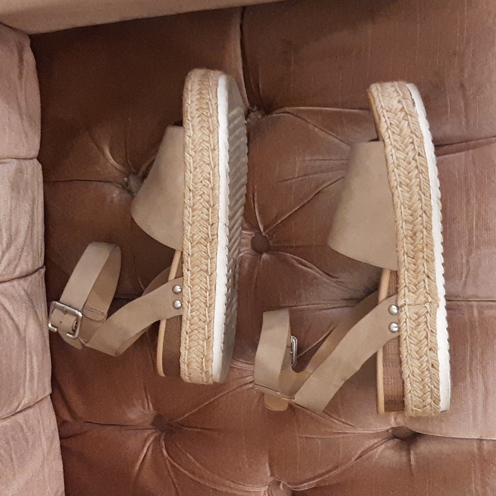 Soda sandals